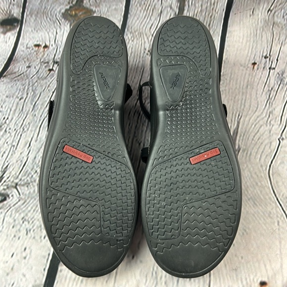 APEX Petals-Janice Dark Pewter Gray Leather Mary Jane Flat - Picture 16 of 17